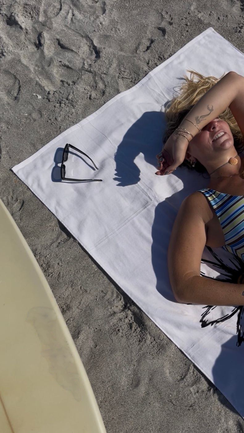 Daisy Surf OG Beach Towel — view 5